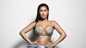 Simaria volta à cena depois de polêmica de conteúdo adulto na internet