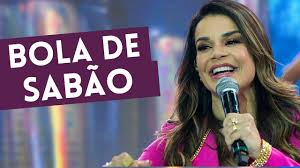 Mari Antunes, do Babado Novo, canta "Bola de Sabão" no Faustão