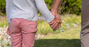 Die übrigen anwesenden zücken ihre handys und filmen mit. Sexuelle Ubergriffe An Kindern Missbrauch Grooming Kriminalpravention Ch