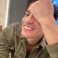 ElliotPage presume su marcado abdomen 🔥🔥🔥 . #Entretenimiento #famosos  #omg #wow #nowtrending #trending #news #noticias #loultimo #breaking  #celebridades #viral #stories #farandula #chismes #escandalos 💥