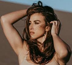 Stephanie Steelman's Instagram, Twitter & Facebook