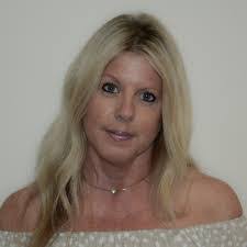 Rhonda Mccune's Instagram, Twitter & Facebook