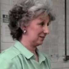 🤍 Hola amigues, hoy les traigo un breve cómic inspirado en un fragmento  del documental de Estela Bravo, “¿Quién soy yo?, donde vemos a Estela De  Carlotto conversando con jóvenes estudiantes en la ...