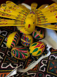 Стрімкий розвиток соледобувної промисловості стимулював появу і різних видів декоративного. Pisanki Z Dereva Yavoriv Info