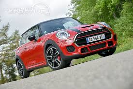 Ils fournissent toute la puissance de décélération. Mini John Cooper Works F56 2015 Essai