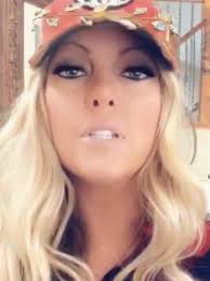 Let's all put our differences aside and become friends 😊.#joymaxxing