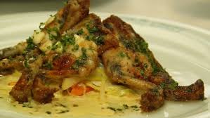 Franzosischer Rezept Klassiker Froschschenkel In Weisswein An Gemuse Julienne Heute Bei Hotelier Tv Http Www Hotelier Franzosische Rezepte Rezepte Essen