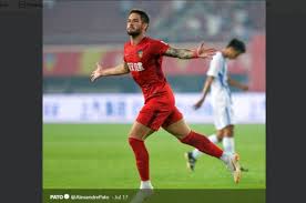 When his time isn't spent with pocoyo and/or elly, he can usually be found watering his garden or other plants or flowerbeds. Alexandre Pato Akhirnya Pergi Dari Klub China Yang Bermasalah Semua Halaman Bolasport Com