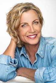 Jana Lee's Instagram, Twitter & Facebook