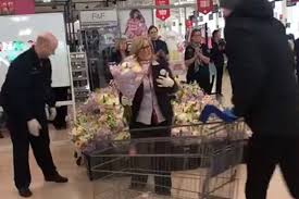 Flowers from around the world. Nhs Workers Given Round Of Applause And Flowers By Tesco Staff Radio Newshub