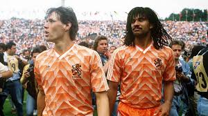 Die ukrainer zeigten sich in diesem jahr zwar nicht sehr offensiv, aber dafür extrem effizient. Fussballtrikots Kosmisch Tierisch Eng Oder Eklig Stil Sz De