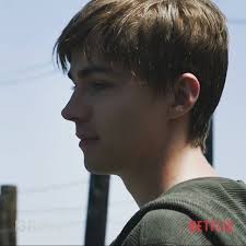 Pin By Malia Mendes On 13 Reasons Why Aesthetic People Justin Foley Thirteen Reasons Why
