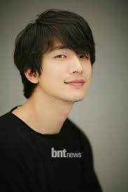 Lee Yong-joo (이용주)