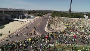 Manifestação bloqueia a via l4 sul. Protesto Aglomera Pessoas Sem Uso De Mascaras Em Brasilia Gdf Nega Falta De Fiscalizacao Distrito Federal G1