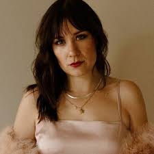 Holly Pender's Instagram, Twitter & Facebook