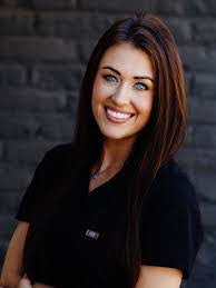 Kelli Potts's Instagram, Twitter & Facebook