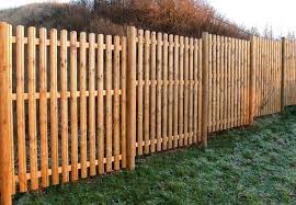 Gartenzaun Terntrup Bunde Der Terndrupzaun Wurde Fur Den Sichtschutz Zum Nachbarn Benotigt Gerne Finden Wir Auch Fur Sie Eine Indi Forvaring Garage Forvaring