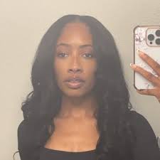 Vanessa Dennis (@_vanessadennis)