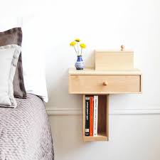 installer une table de nuit suspendue pres de son lit les avantages archzine fr table de nuit suspendu table de chevet suspendue table de chevet originale