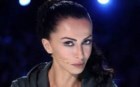 Vă doresc o zi bună, cu multă mişcare şi mai puţină mâncare, multă apă şi mai. Mihaela RÄƒdulescu Corp Eva Ro