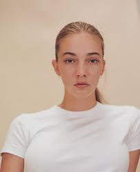 Olivia Dent's Instagram, Twitter & Facebook