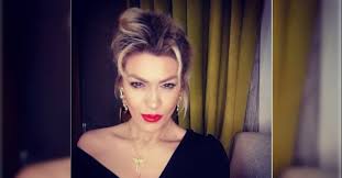 Popstar 2018'in kulisini bu hafta eski yarışmacılardan mehtap yılmaz sunuyor. Ic Kanama Geciren Popstar Mehtap Olumden Dondu