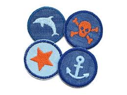 Stoffteile werden zuverlässig verbunden und bleiben elastisch. Pin Von Jana Piratenbande Auf Flicken Zum Aufbugeln Fur Kinder Flicken Zum Aufbugeln Flicken Jeans Flicken