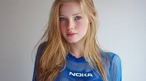 V6 seems broken. This is how it sees "**folders structure VR cyberpunk  style**"