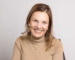 Jane Sinclair's Instagram, Twitter & Facebook