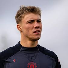 Rasmus Hojlund gives Man Utd fans two-word instruction after backlash to  message