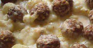 Blumenkohl und hackfleisch in einer auflaufform anrichten. Kartoffel Blumenkohl Auflauf Mit Hackballchen Von Bina1979 Ein Thermomix Rezept Aus Der Kategorie Hauptgerichte Mit Fleisch Auf Www Rezeptwelt De Der Thermomix Community
