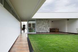 Located in prime business area in bandar puteri puchong, malaysia. Jp C House Zargos Arquitetos Archdaily