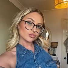 Bethany Cook (bethanymay1999)