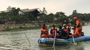 Maybe you would like to learn more about one of these? Video Dua Bocah Hanyut Di Sungai Cisadane Satu Orang Belum Ditemukan Halaman 2 Warta Kota