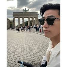 Taecyeon' message for Kdramafes with Studio Dragon. So he shot this in  Berlin