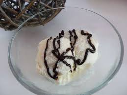 Mettre tous les ingrédients dans le bol et mixer le tout 40 secondes à mettre la glace dans un tupperware puis procéder de la même façon avec les glaçons restants. Les Meilleures Recettes De Glaces Et Noix De Coco