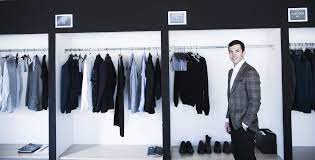 Zatímco pietro filipi prodával majitel petr hendrych kvůli finančním problémům v souvislosti s předlužením a potřebě dalších investic, sedmašedesátiletý majitel kary neměl firmu komu předat. Majitel Pietro Filipi Se Kvuli Dluhum Zbavil Bytoveho Projektu E15 Cz