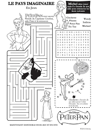 Peter Pan Et Compagnie T Invitent A Jouer Avec Eux Avec Cet Ensemble De Jeux Gratuit Imprime Cette Feuille Et Aide Peter Jeux Disney Jeu Labyrinthe Peter Pan