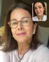 Moms ❤️ Our communications manager Bela Yousif + her mom Rocio Froehlich ✨  . Rocio wears Boy Brow in Brown, Cloud Paint in Storm, Generation G in Jam,  Futuredew, and Lash Slick.