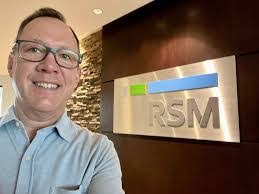 Janelle Knott's Instagram, Twitter & Facebook