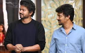 साउथ इंडियन फिल्‍मों के सुपरस्टार थलापति विजय (thalapathy vijay) के फैन्‍स को सोमवार को बड़ा तोहफा मिला है। Thalapathy 65 Poster Soeb6u6csjsorm Anirudh Ravichander Will Compose Music For The Project Erick Bangs