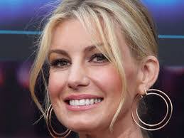 Lola Russell's Instagram, Twitter & Facebook