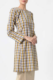 Sama seperti baju kurung pesak, baju kurung pahang juga mempunyai pesak di bahagian kiri dan kanan baju. Baju Kurung Pahang Mahsuri Gold Shopperboard