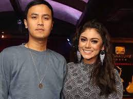 Thalita latief dan suami (foto: Thalita Latief Sebut Dennis Rizky Bukan Suami Dan Ayah Yang Baik Showbiz Liputan6 Com