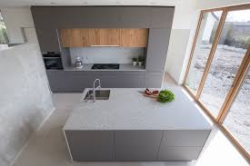 Graue design kuche in betonoptik mit kochinsel kuchen design. Einbaukuche Insel Design Kuchen Anrichte Kuche Buffett