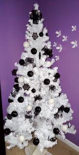 Black And White Christmas Just Balls No Other Shapes White Christmas Tree Decorations White Christmas Trees Black Christmas Trees