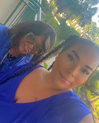 I JUST MET AND HUGGED BAYLEY 😭 a wwe wrestler!!! She's so beautiful I love  herrrrr 😍🥰🙌🏽 #bayleywwe #wwe #minutemaid #kroger #like #follow