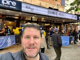 Last night at the O2 The mighty House at their best Some new and old  bangers with some unexpected tracks! Just some small clips and photos  🎸🎹🎶🎹🎸🎵😁 #crowdedhouse