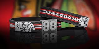 Ebay verkaufe ein chicago blackhawks trikot mit der nr. Brayce Chicago Blackhawks Armband Brayce Deutschland Offizielle Webseite Das Trikot Am Handgelenk Deine Nummer Deine Farben Erstelle Dein Spielernummer Armband Online
