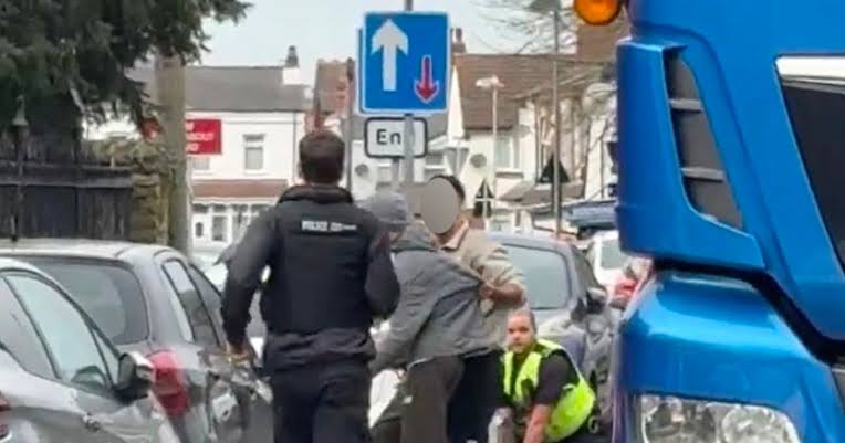 Armed police swarm to scene after 'stabbing near school' in Birmingham |  Wales Online